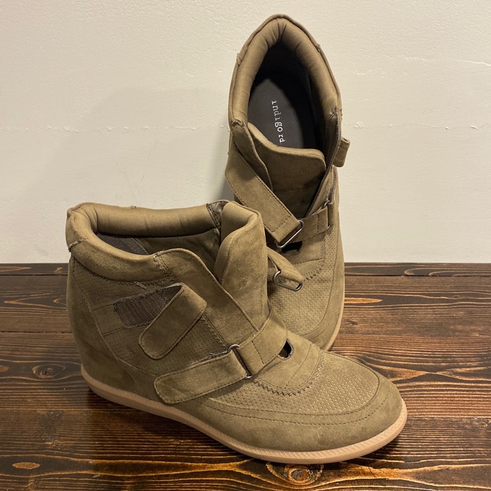 Indigo Rd Size 11 Wedge Boots